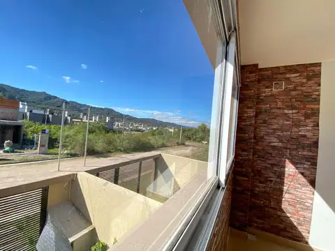 COLDWELL BANKER PLAZA COMERCIALIZA - VENTA | DUPLEX BARRIO LOS PERALES