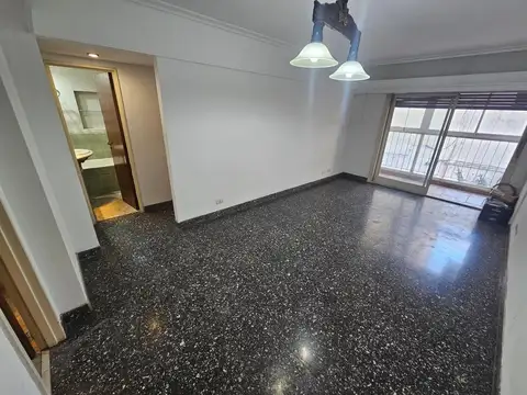 Alquiler - 3 ambientes c/ cochera - Caballito