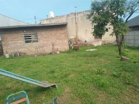 Casa 5 ambientes con 1 baño