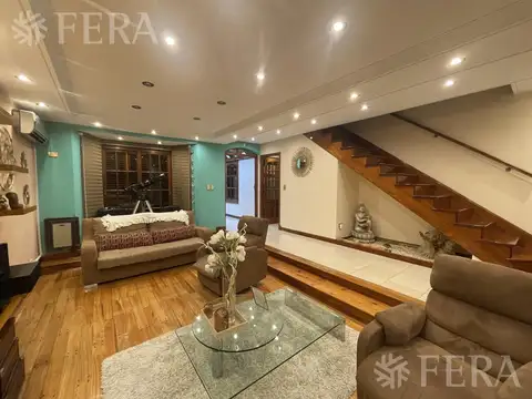 Venta casa 4 ambientes con cochera y piscina en Wilde