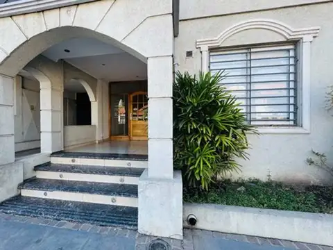 Avenida Hipólito Yrigoyen 12900