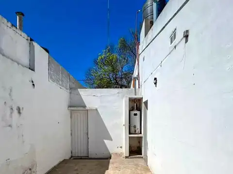 Casa 2 ambientes con 1 baño