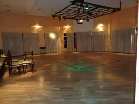 ESQUINA S/LOTE PROPIO 3 LOCALES MAS SALON DE FIESTAS 425 M2