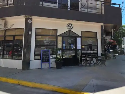 ESQUINA S/LOTE PROPIO 3 LOCALES MAS SALON DE FIESTAS 425 M2