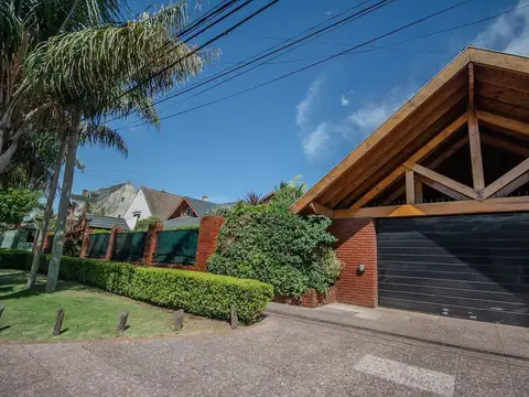 VENTA IMPONENTE CASA HURLINGHAM 2000 M2 PERMUTA
