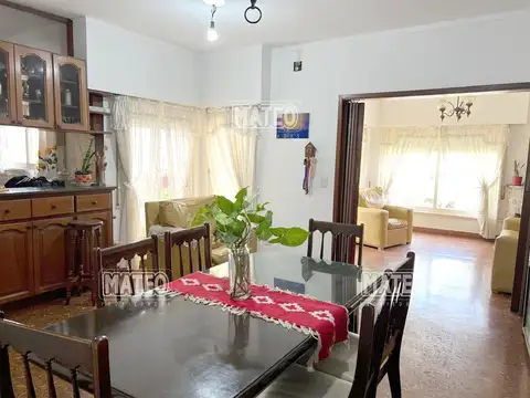 DESTACADO CHALET EN ZONA RESIDENCIAL
