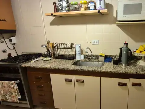2 amplios ambientes con patio