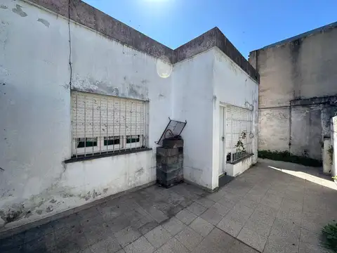 Casa venta interna unica NO PH a reciclar dos dormitorios, patio en Barrio Jose Cura - Rosario