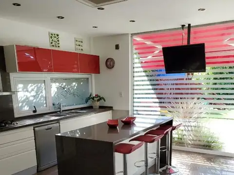 Casa 5 ambientes con 3 baños