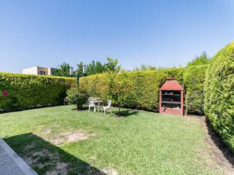 Casa de 4 amb. apta crédito en Barrio Privado