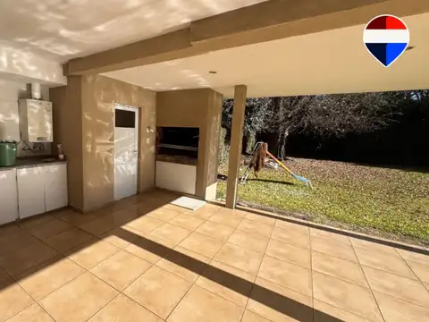 Casa 4 ambientes con 2 baños