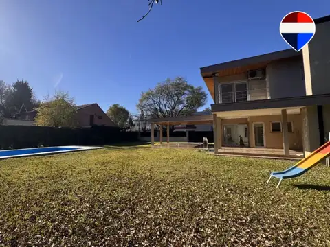 Casa en Alquiler con 2 cocheras
