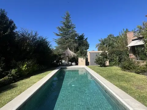 Casa en Venta con 2 cocheras