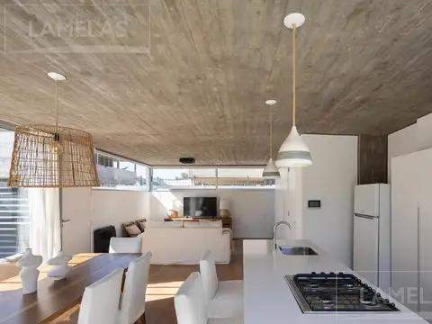 Casa de 3 dormitorios con jardín y pileta - ABRA Funes