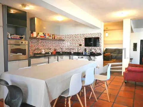 VENTA DE CASA 4 AMBIENTES EN BANFIELD - LOMAS DE ZAMORA