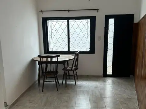 Depto Tipo Casa en Alquiler de 2 ambientes