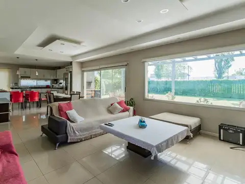 Casa 5 ambientes con 3 baños