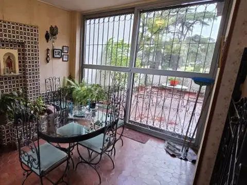 Departamento 8 ambientes con 3 baños