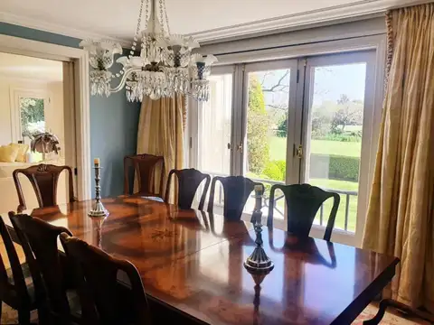 Casa en Venta con 2 cocheras