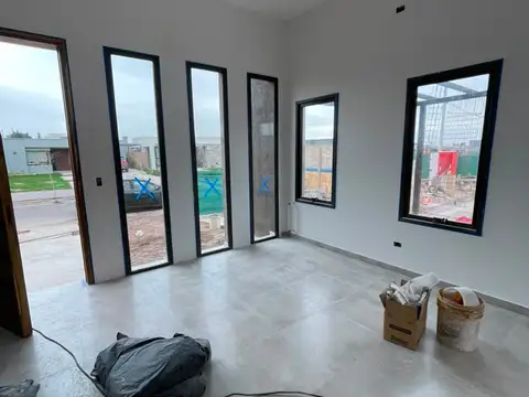Casa 4 ambientes con 2 baños