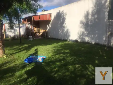 Casa venta 2 dormitorios 2 baños 2 cocheras 1 patio - 434 mts2 - Chascomús