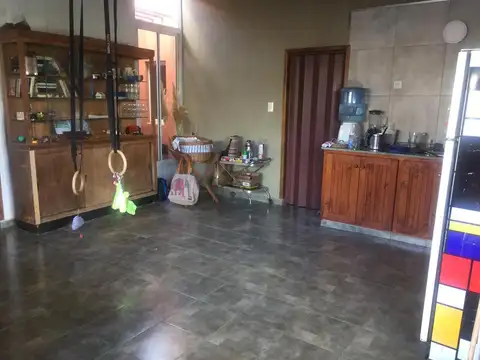 Casa 3 ambientes con 2 baños