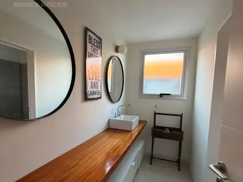 Casa 6 ambientes con 4 baños