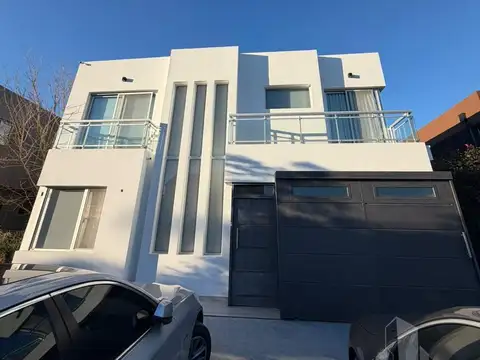 Casa en dos plantas, 6 ambientes en venta, Barrio Privado Los Troncos