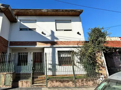 EN VENTA CASA 4 AMB OLIVOS  JARDIN QUINCHO