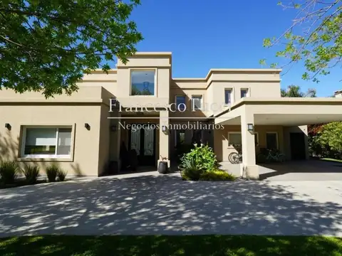 Casa en venta 5 ambientes con pileta Terravista