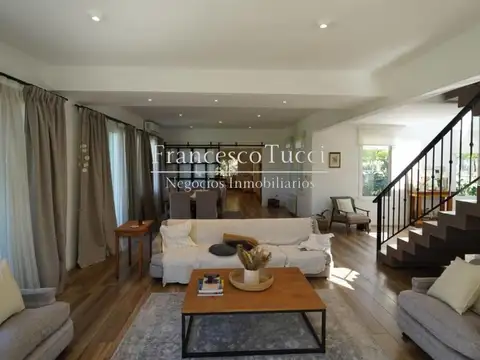 Casa 5 ambientes con 5 baños