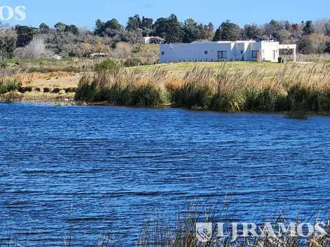 Terreno a la laguna con amarra en venta en el Naudir, Escobar