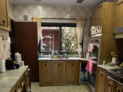 Casa de 5 ambientes c/ piscina y garage en VENTA - ZONA P. C