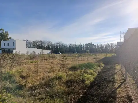 Terreno en Venta en Countries y Barrios Cerrados en La Plata, USD 230.000