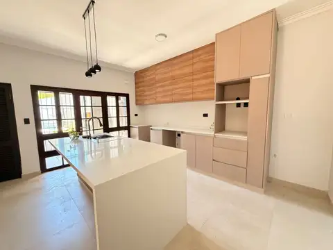 Casa 4 ambientes con 3 baños