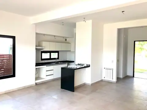 Casa en Alquiler en Pilar del Este - San Ramiro, USD 1.300