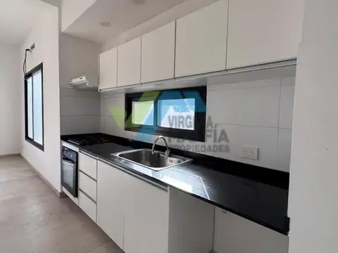 Casa en Alquiler con 2 cocheras