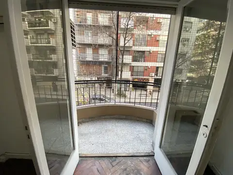 2 ambientes al frente con balcon