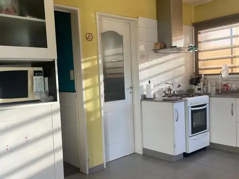 Casa en Alquiler con 1 cochera