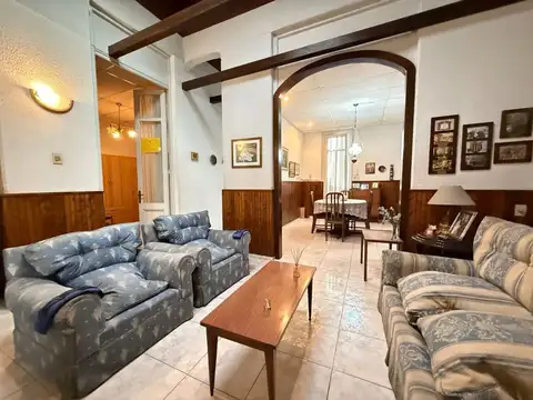 Venta Casa 4 dormitorios y cochera en Cordon Norte