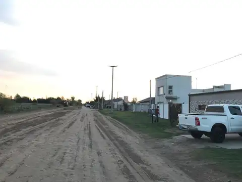 Tomas Davis 1200. Entre E. saez y Division norte