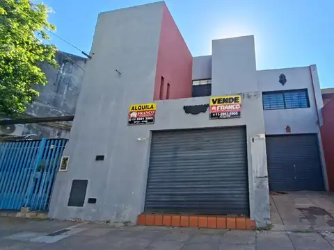 GALPON CON ENTREPISO - OFICINAS - COCINA - FONDO LIBRE