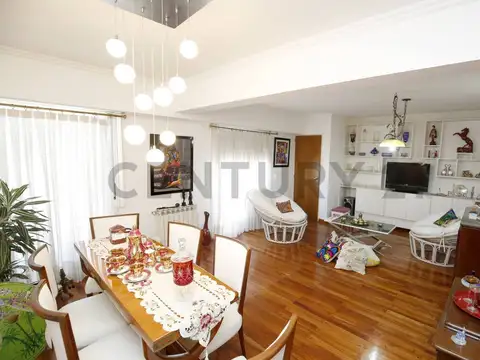 Departamento en venta La Plata 4 dormitorios, cochera