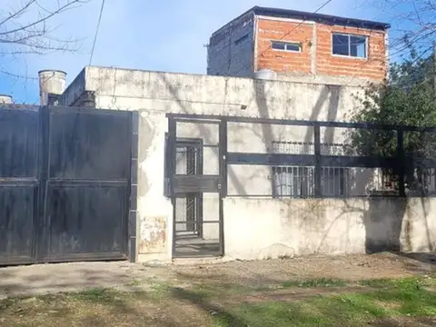 CASA EN VENTA 3 AMBIENTES BANFIELD