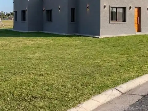 Casa en venta en Santa Sofia con pileta