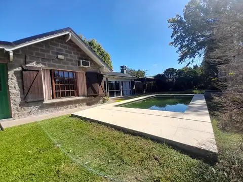 Casa 4 ambientes con 2 baños