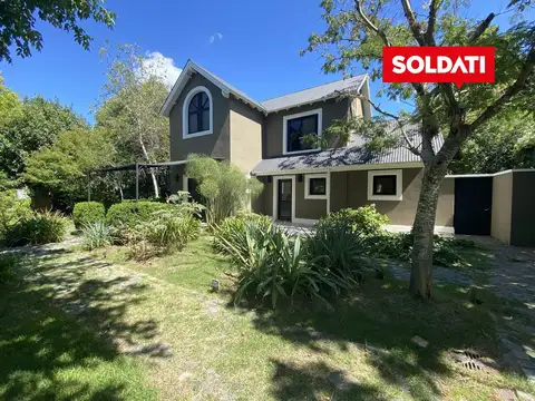 Casa en venta, barrio Galapagos, piscina y gran jardin. Amenities.