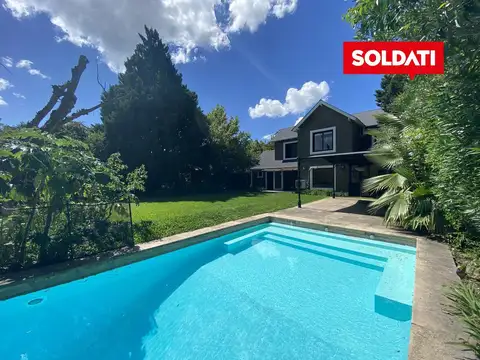 Casa en venta, barrio Galapagos, piscina y gran jardin. Amenities.