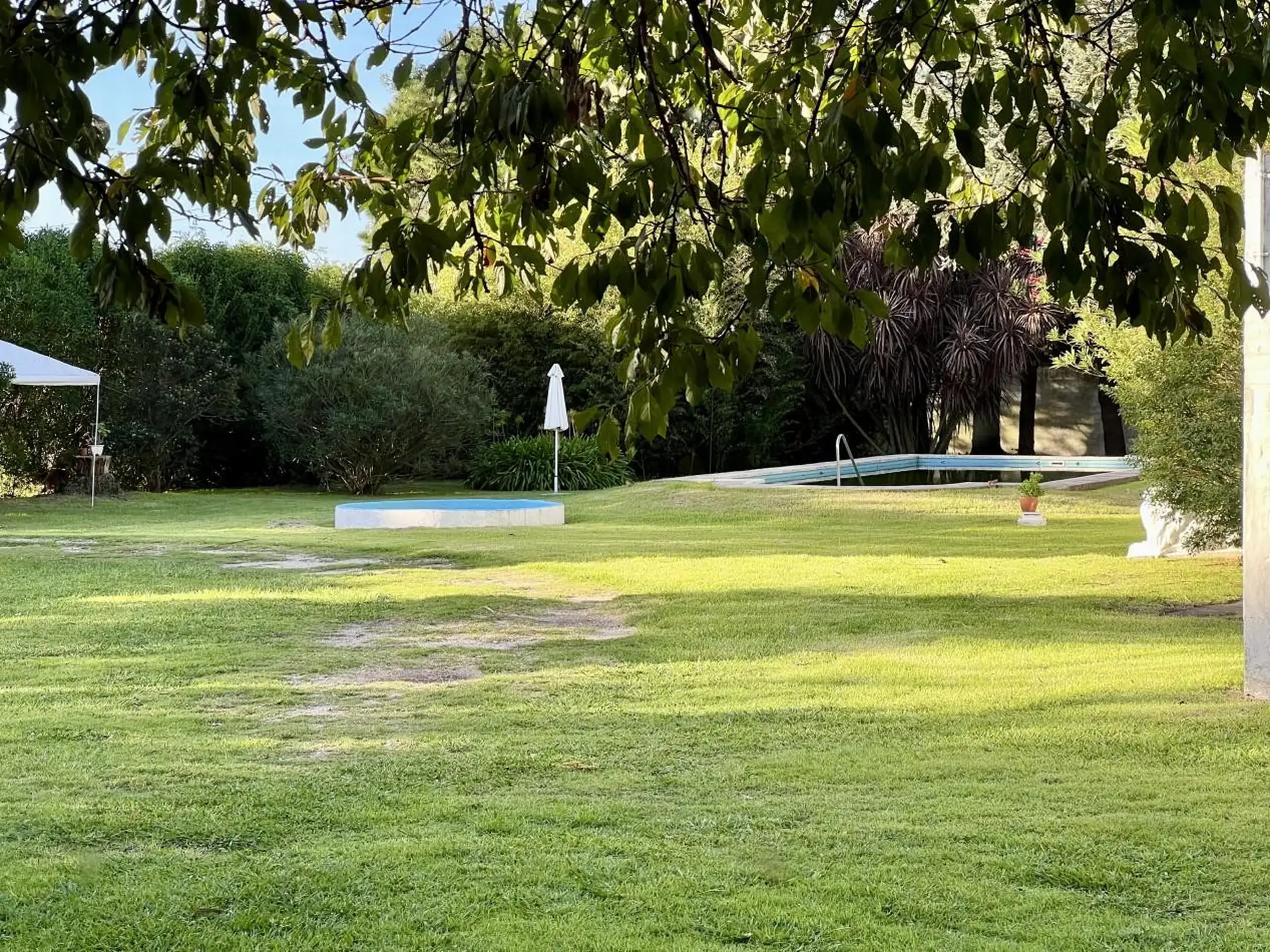 Imponente Casa Quinta Estilo Castillo sobre 2 lotes con pileta