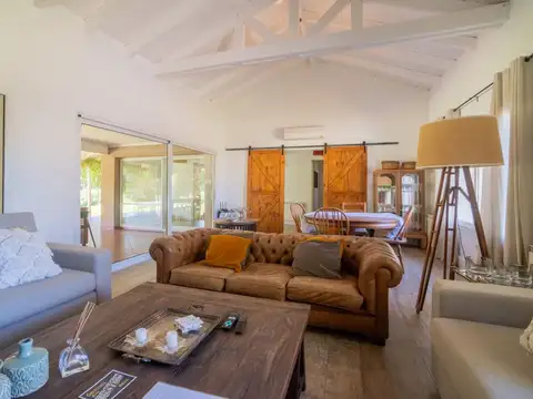 Casa 5 ambientes con 3 baños
